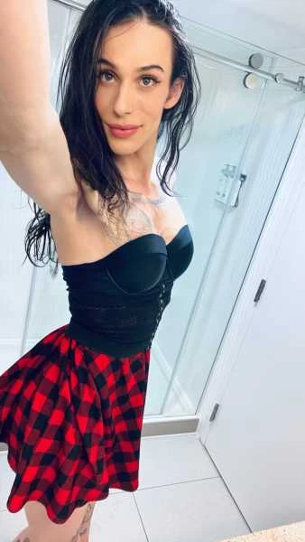 Thumbnail of Alexis’s photo gallery
