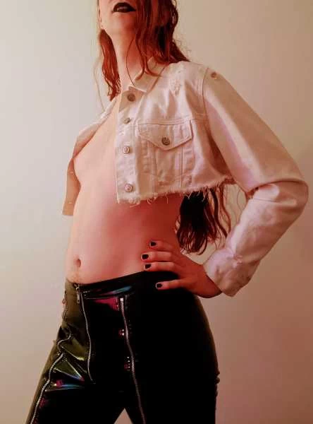 Thumbnail of Anaïs Belladone’s photo gallery