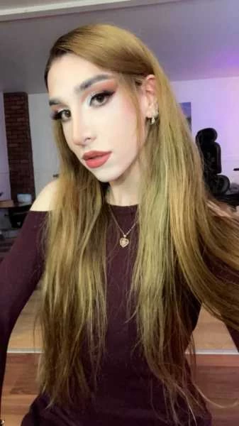Thumbnail of Jennifer Paris’s photo gallery